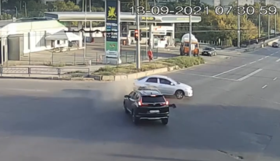 Тoyota Corolla и Honda столкнулись в Харькове